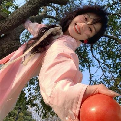 绿衣女子