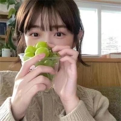 昂首挺胸