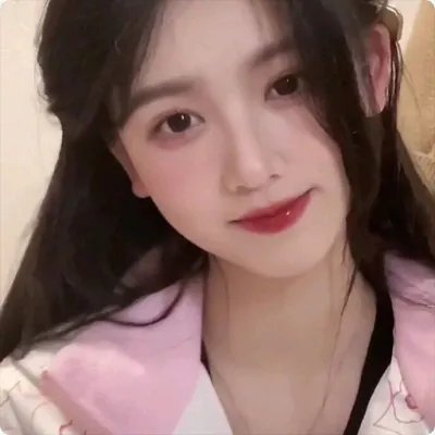挥著翅膀的女孩